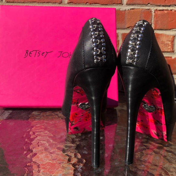 Betsy Johnson leather high heels - Picture 3 of 6